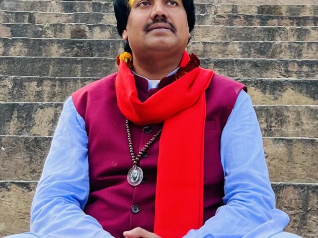 १८-डा. सी. के. राउत सांसारिक मोहमायाबाट टाढा रहन सन्यास ग्रहण गरे