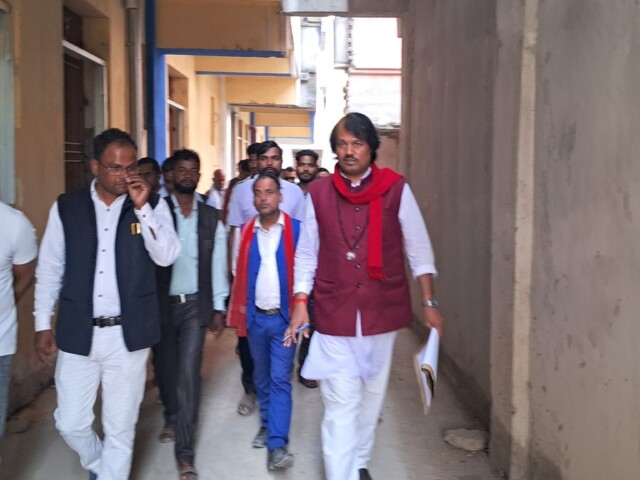 २८-डा. सी. के. राउतले संसदीय समितिबाट निर्वाचन क्षेत्रको विकासे योजना अनुगमन गराएर पूरा गराए