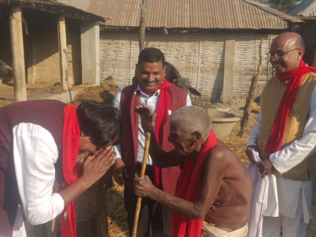 ३४-डा. सी. के. राउतले जनतालाई जहिले पनि ढोगे, प्रणाम गरे र सम्मान दिए