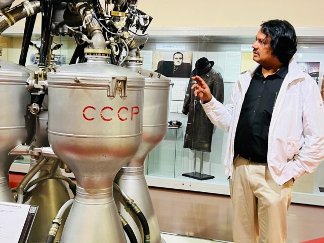 ३९-डा. सी. के. राउतले वरिष्ठ वैज्ञानिकको रूपमा अमेरिकामा काम गर्दै आएका थिए