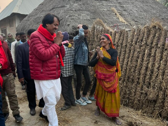 ३५-डा. सी. के. राउतले आम जनता, धनी गरीब सबैसँग भेटे र सबैलाई स्थान सम्मान दिए